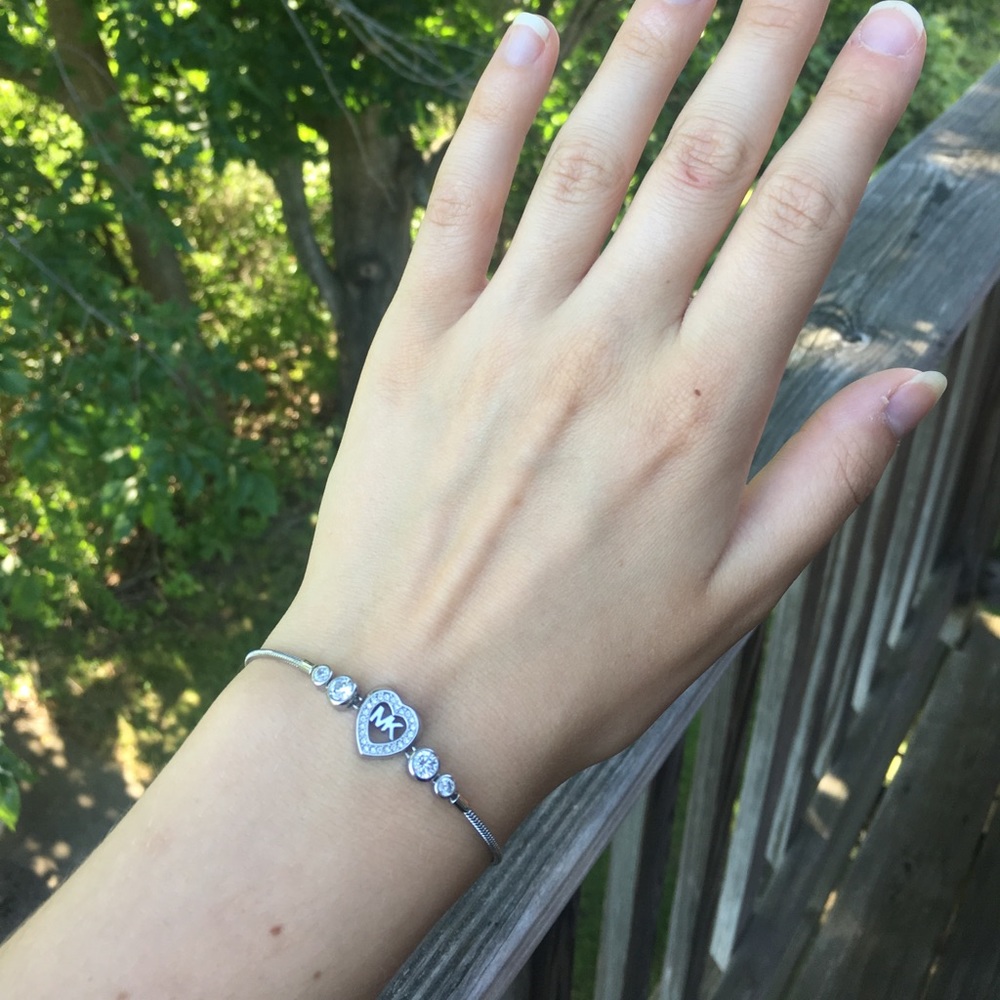 Michael Kors Silver Ton Heart Bracelet NEW IN BOX - Picture 2 of 3